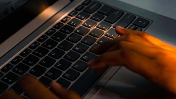 Skąd bierze się efekt „zamulenia” laptopa mimo braku wirusów i dobrych parametrów?