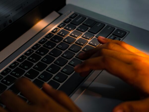 Skąd bierze się efekt „zamulenia” laptopa mimo braku wirusów i dobrych parametrów?